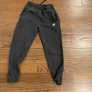 Boys Black Youth ADIDAS Pants (used like new) (YOUTH L-XL)